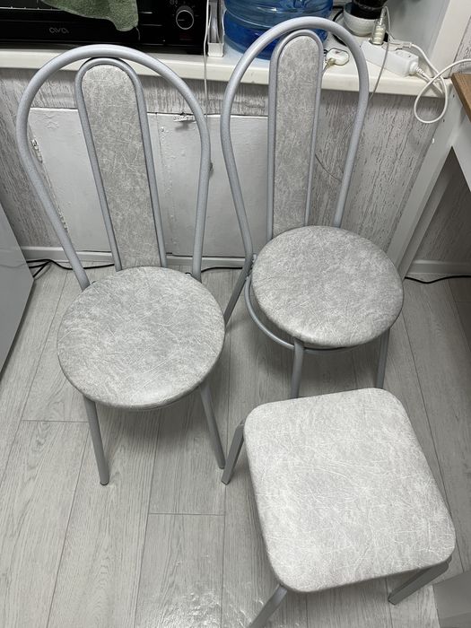 Стол кух. и стулья