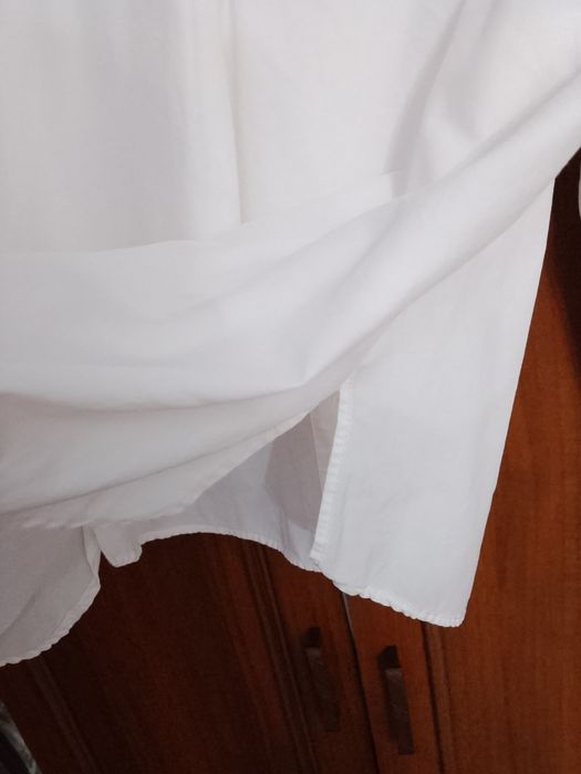 Продам белую  блузу
