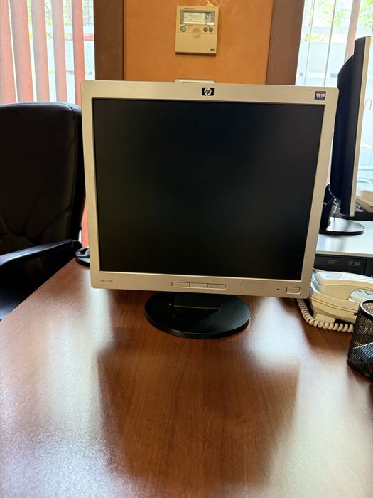 Продавам 5 броя Монитори - HP L1706