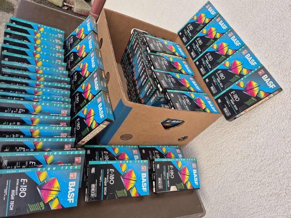 Vând 70 casete video VHS originale Basf de  180 min. colectie de filme
