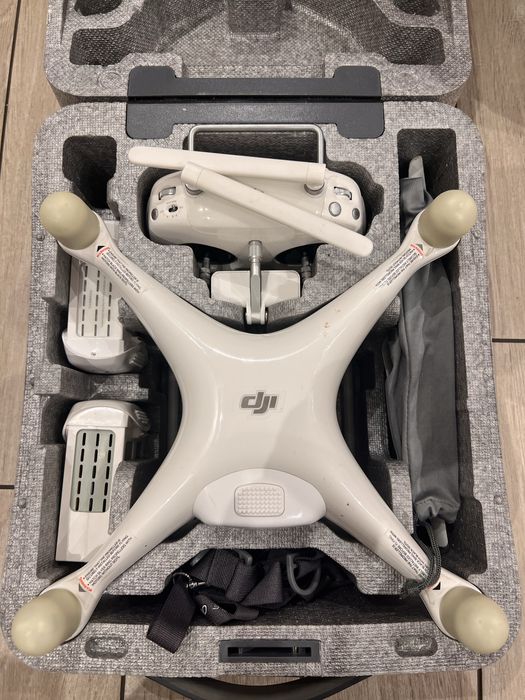 Дрон DJI Phantom 4