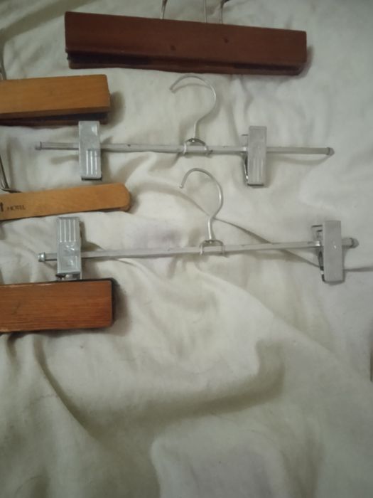 Вешалки для брюковр разные