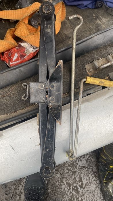 Продам домкрат за 5000