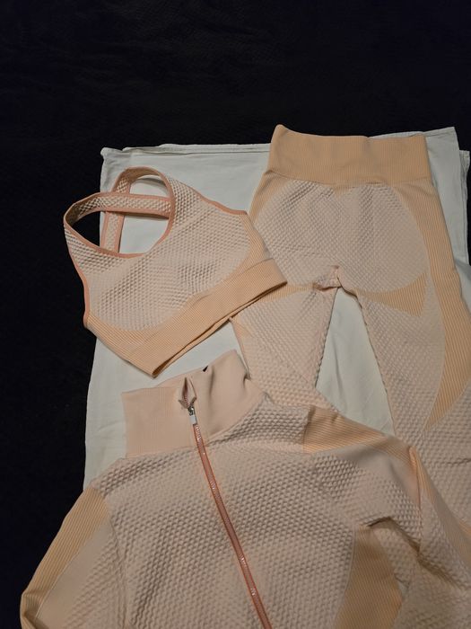 Спортен сет в три части