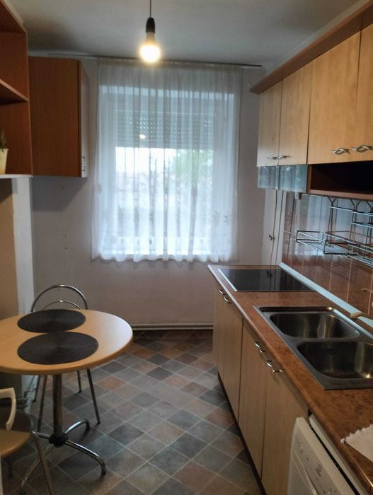 Inchiriez apartament cu 3 camere, GHEORGHENI, HARGHITA