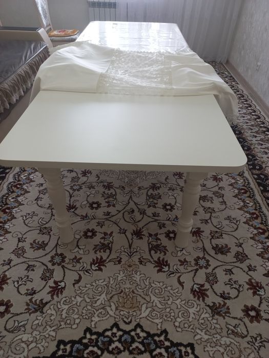 Стол гостиный для дома