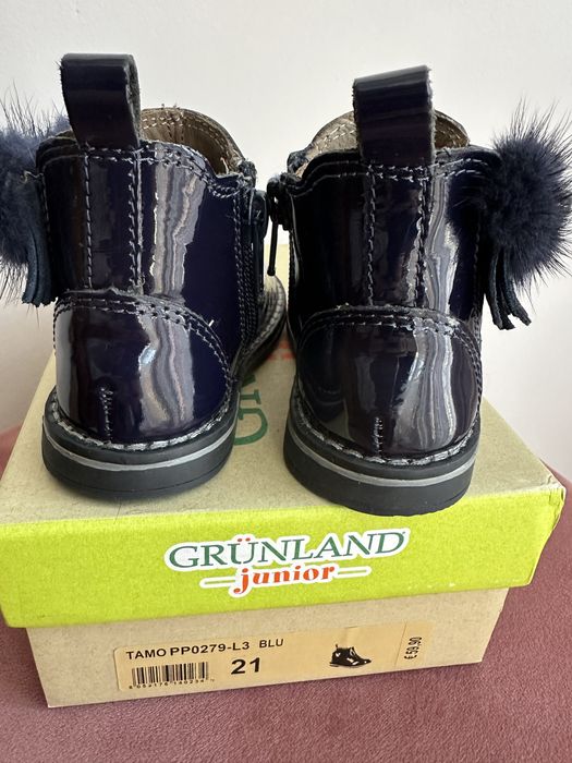 Ghete fetite din piele lacuita