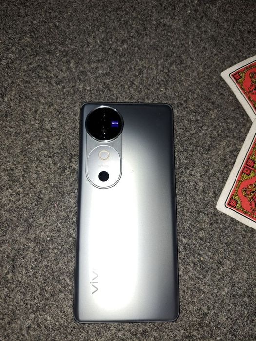 Vivo V40 5G 1 yillik kafolati bilan