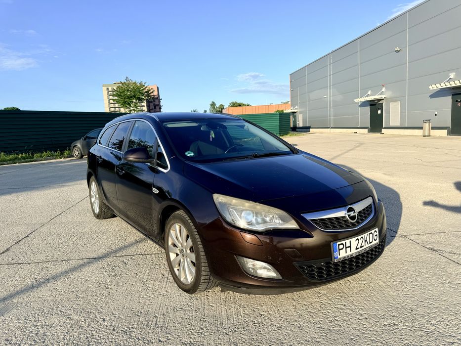 Vând Opel Astra J Sports Tourer