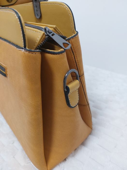 Стилна дамска чанта