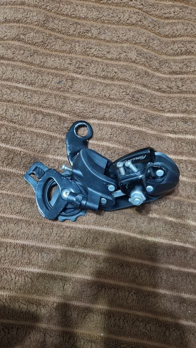 продам задний переключатель шимано