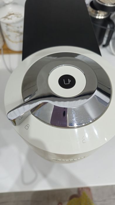 Продам капсульную кофемашину Nespresso