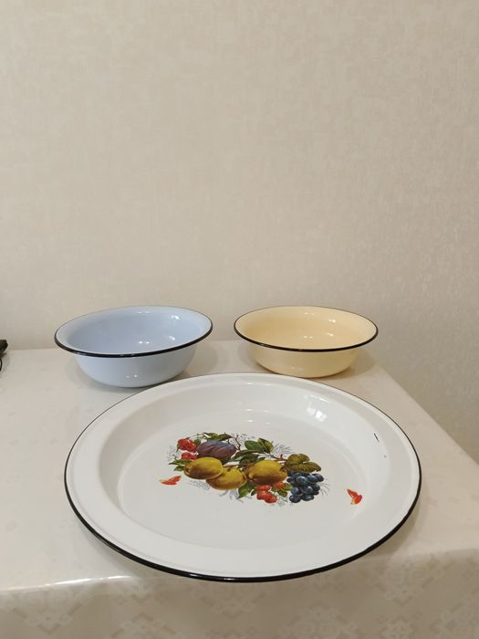 Продам блюдо для бешбармака,миски эмалированные б.у.