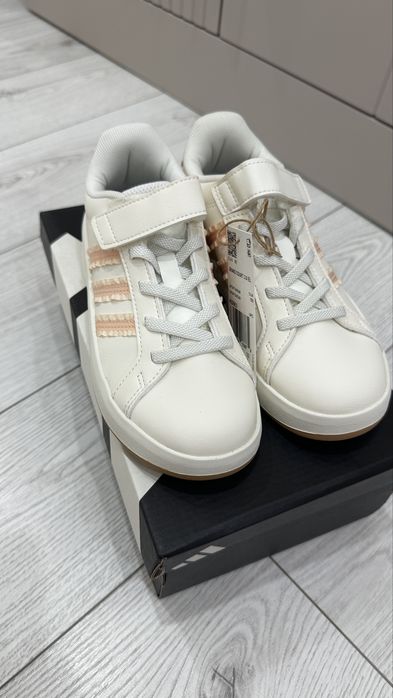 Кроссовки adidas