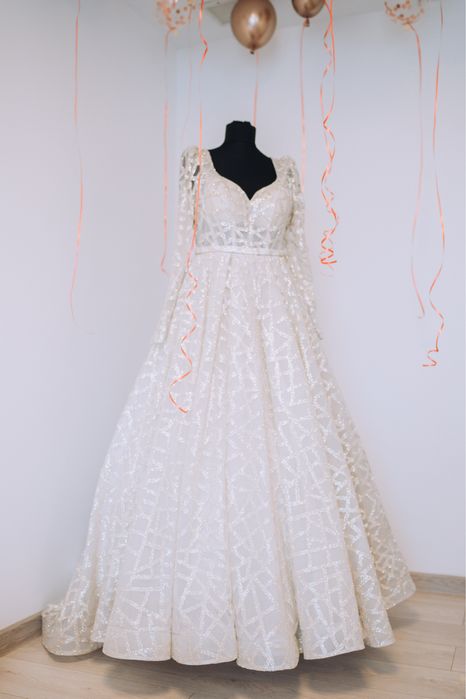 Rochie mireasa stralucitoare