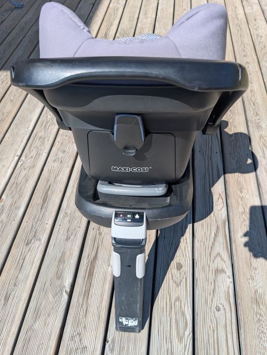 Maxi Cosi Pebble столче / кошче за кола 0-13кг + FamilyFix Isofix база