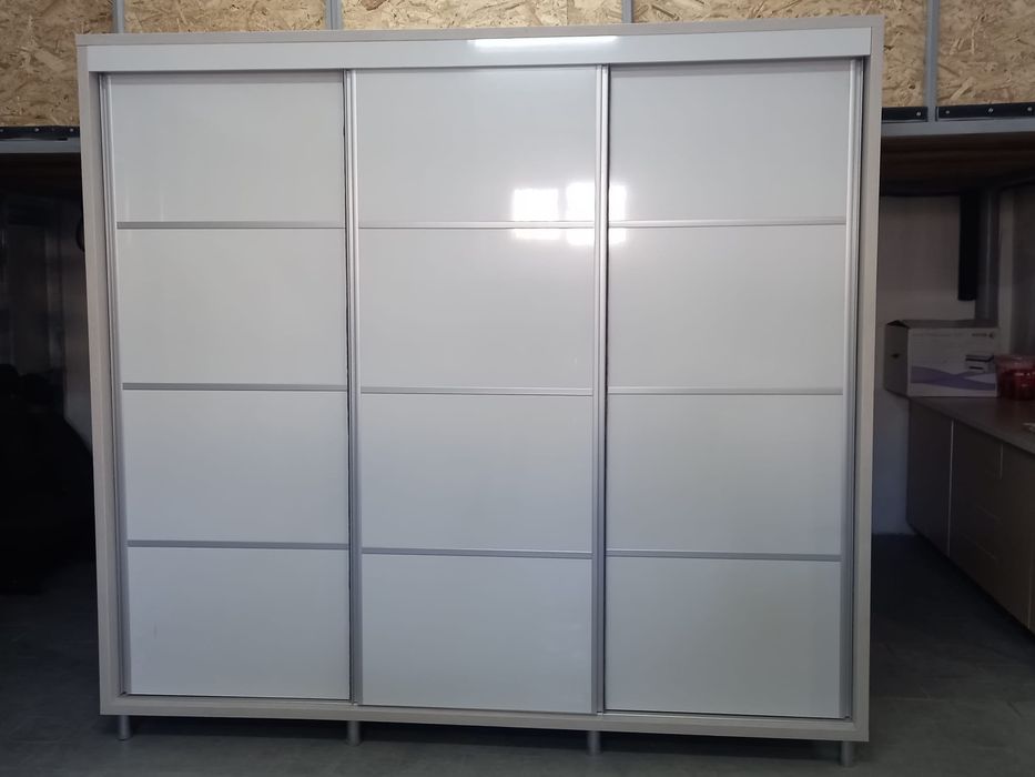 Mobila la comanda montaj mobilier tamplarie