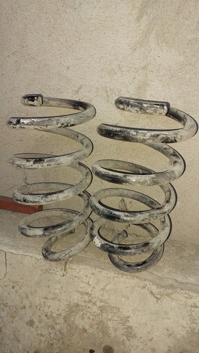 Продам пружину заднию.