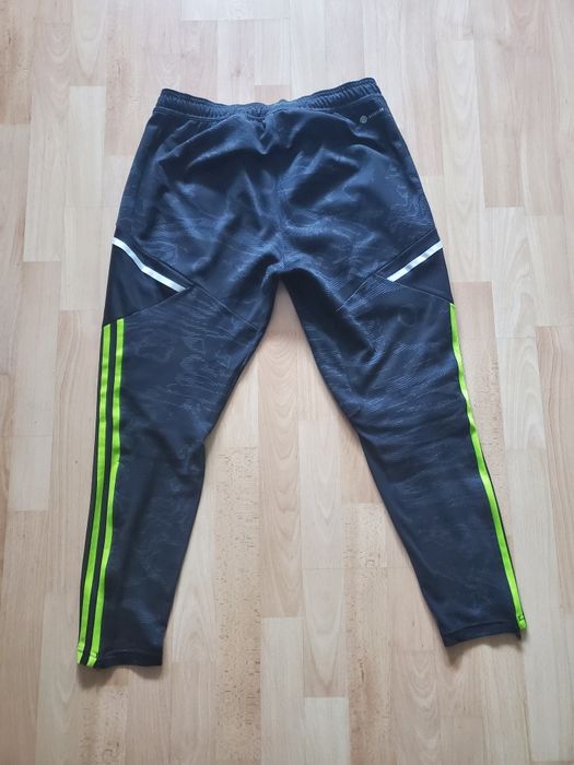 Оригинално долнище Adidas M