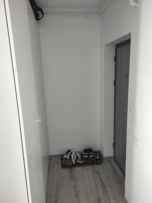 Vând garconiera strada Sergent Ilie Petre 13 E