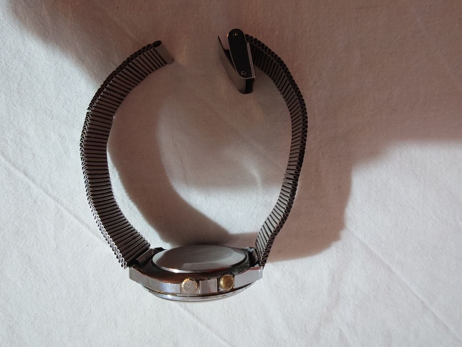 Ракета вечен календар - съветски механичен часовник, а ръчно навиване.