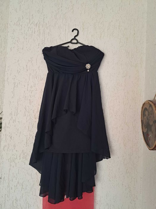 Официални рокли.