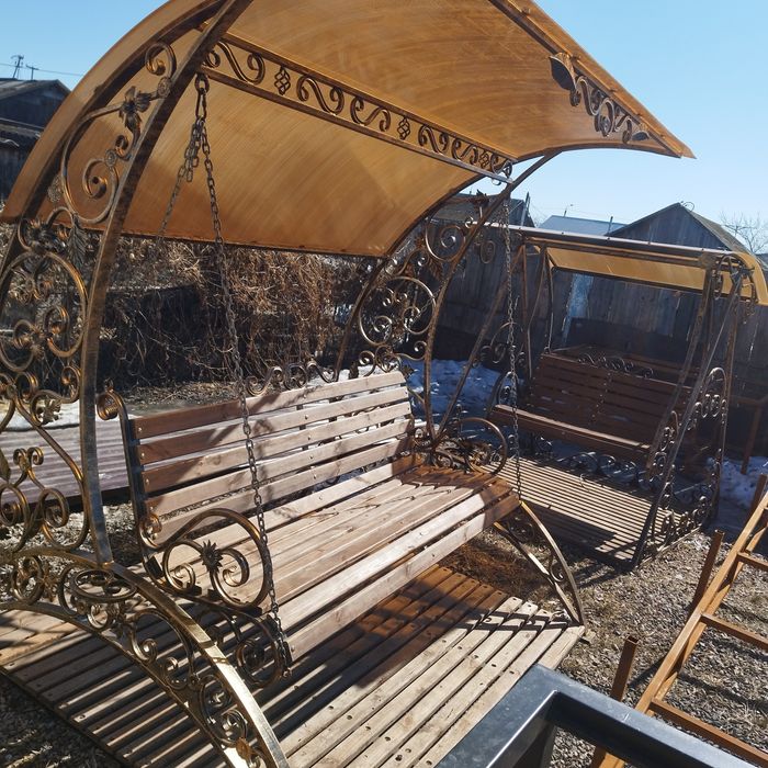 Качеля кованая с полом