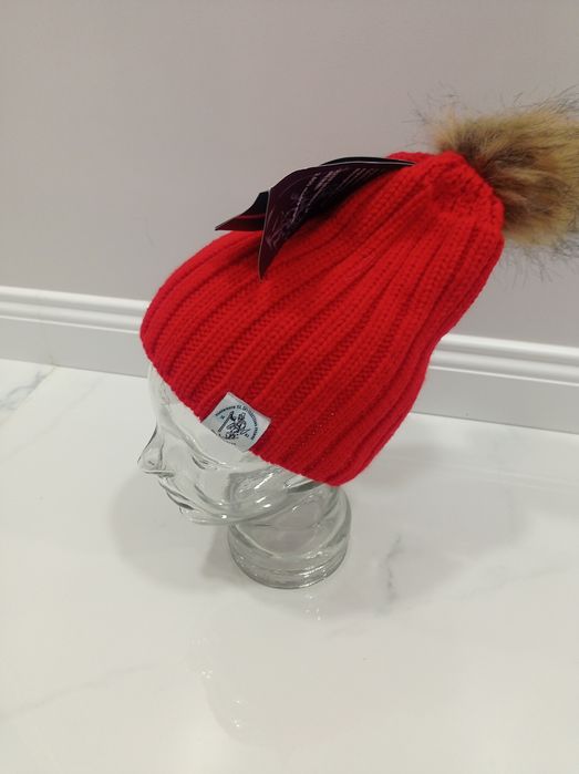 Лот от зимни шапки