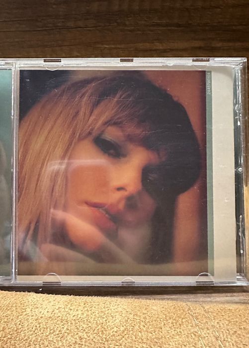 Дискове-CDS!Разпродажба!Billie Eilish,Taylor Swift,Nicki Minaj,EMINEM