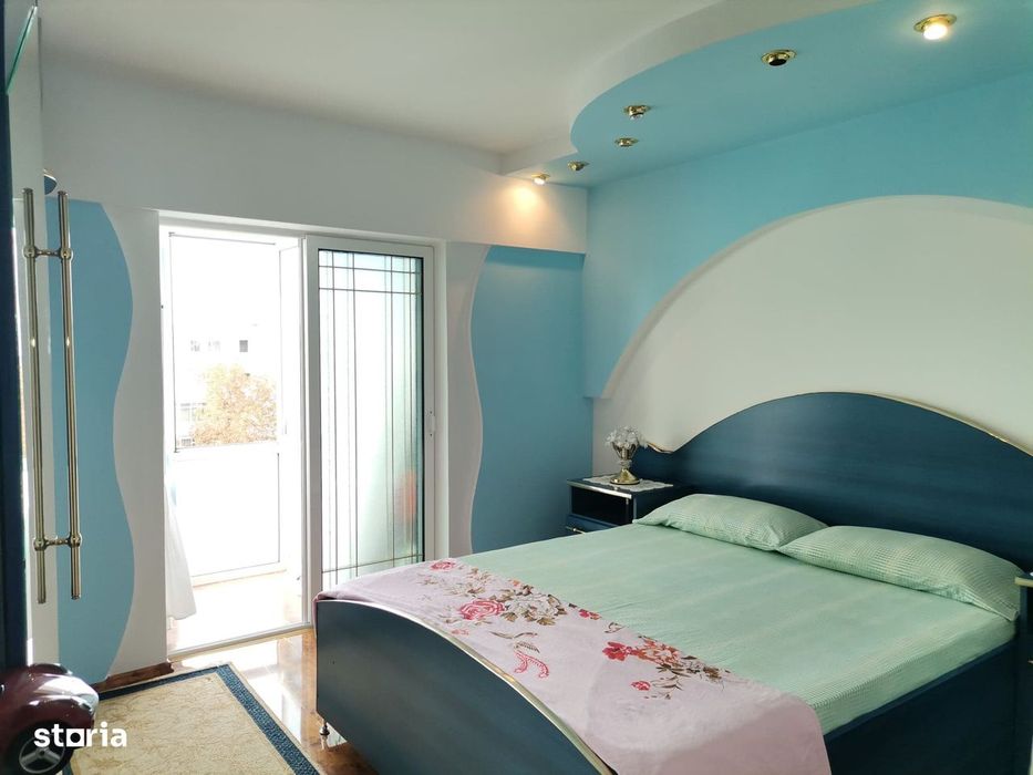 Apartament 3 camere, etaj 4, cu balcon