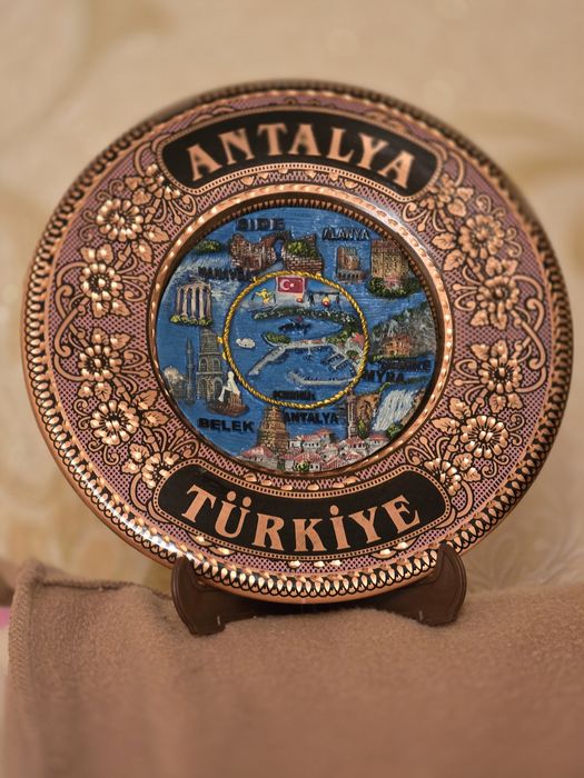 Продам сувенирную тарелочку