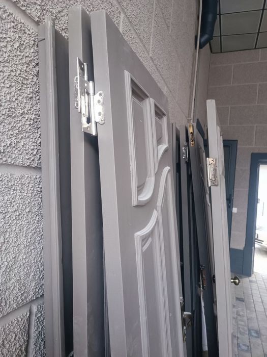 Двери (чистое дерево) в хорошем состоянии