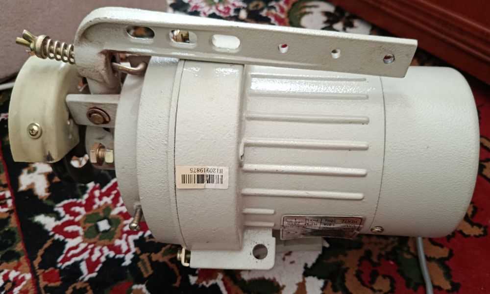 Juita tikuv mashinasining motori sotiladi.  Мотор швейной машины Juita