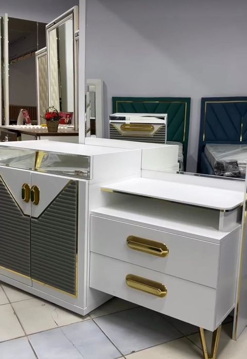 Спальный гарнитур почти новая