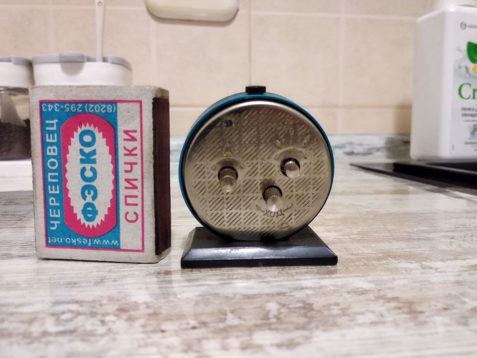 Настольные советские часы с будильником