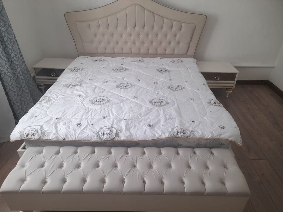 Продаётся двуспальная кровать