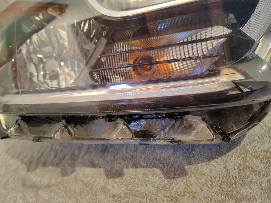 Фар Dacia Duster LED десен / Фар Дачиа Дъстър Оригинални