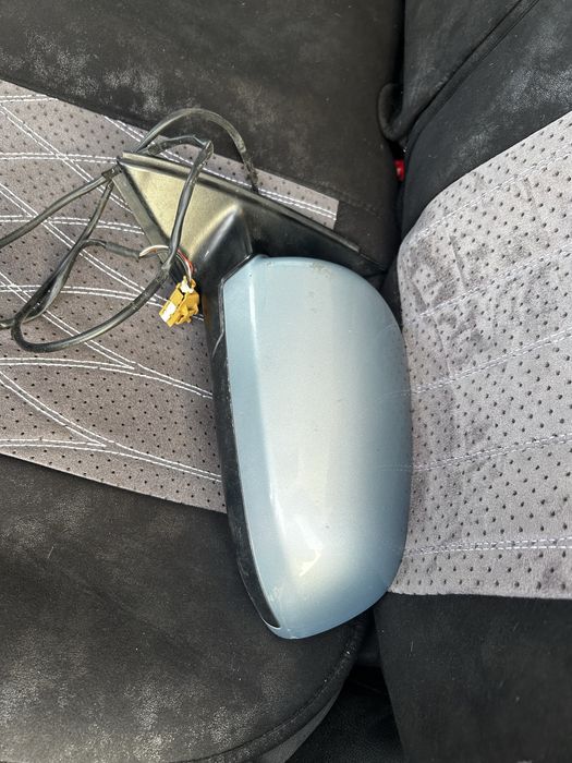 Продаю боковое левое зеркало ауди а4