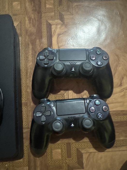 Продам Ps 4 в идеальном состояниии