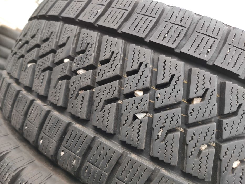 2бр Като нови зимни гуми за бус 215 65 16 С - Lassa - DOT 2023