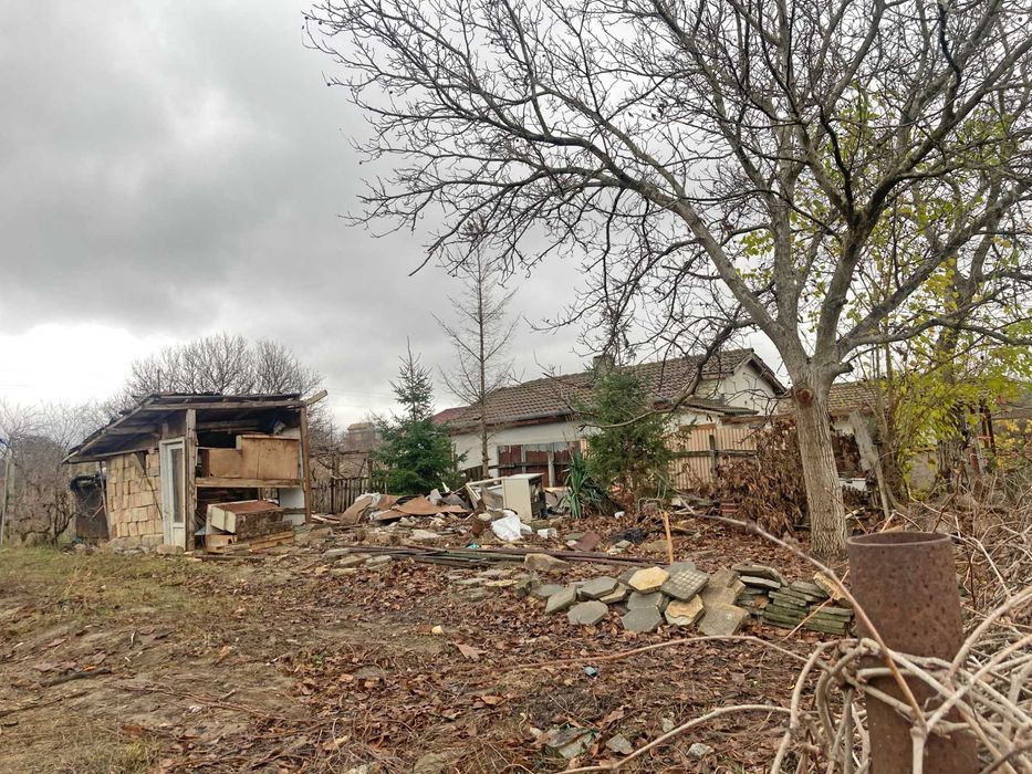 Продава ПАРЦЕЛ за строеж на КЪЩА-ВИЛА в гр. Нови пазар - вилна зона.