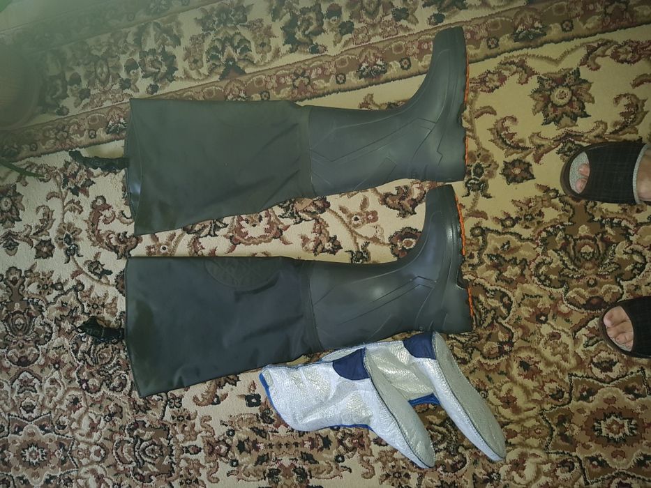 Продам сапоги болотные  новые