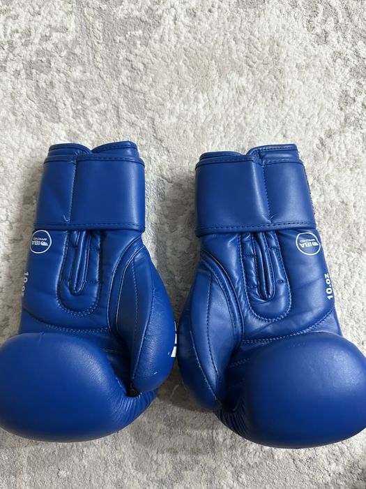 Продам боксерские перчатки