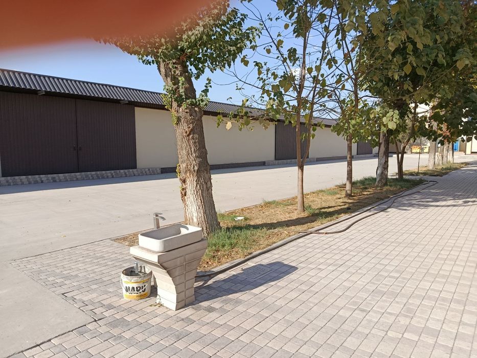 Яшнабадский район угловой 2-этажный нежилое 42-сотки 32 помещение.