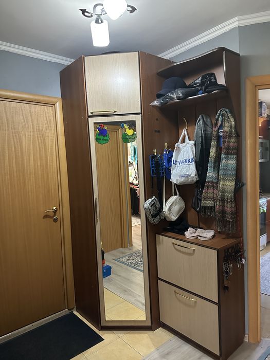 Продам угловую прихожую