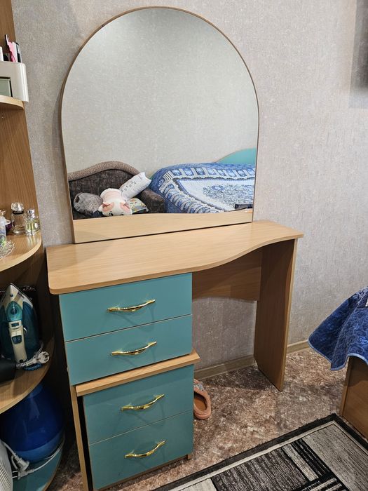 Продам спальный гарнитур