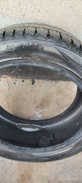 Продам резину  235/45/17
