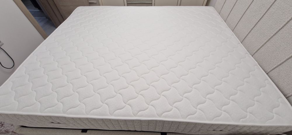 Продавам спалня с матрак160/200