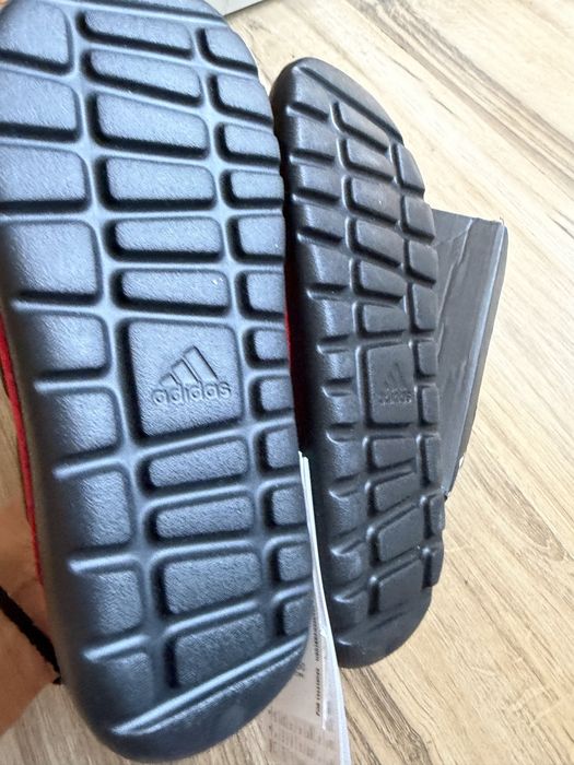 Оригинални нови юношески сандали adidas Altaswim 2.0 ! 33 н