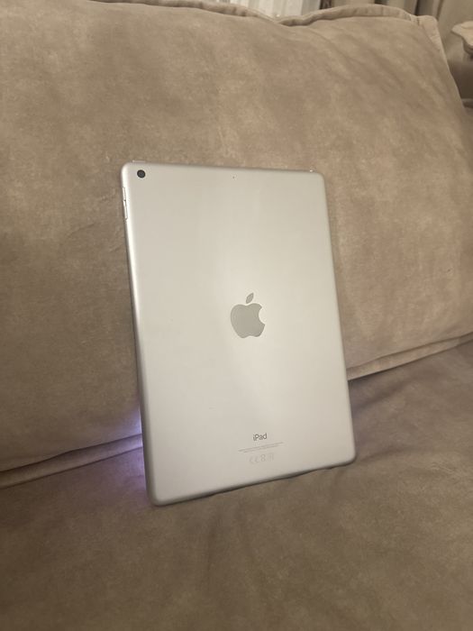 iPad 7-го поколения + Apple Pencil + Smart Keyboard